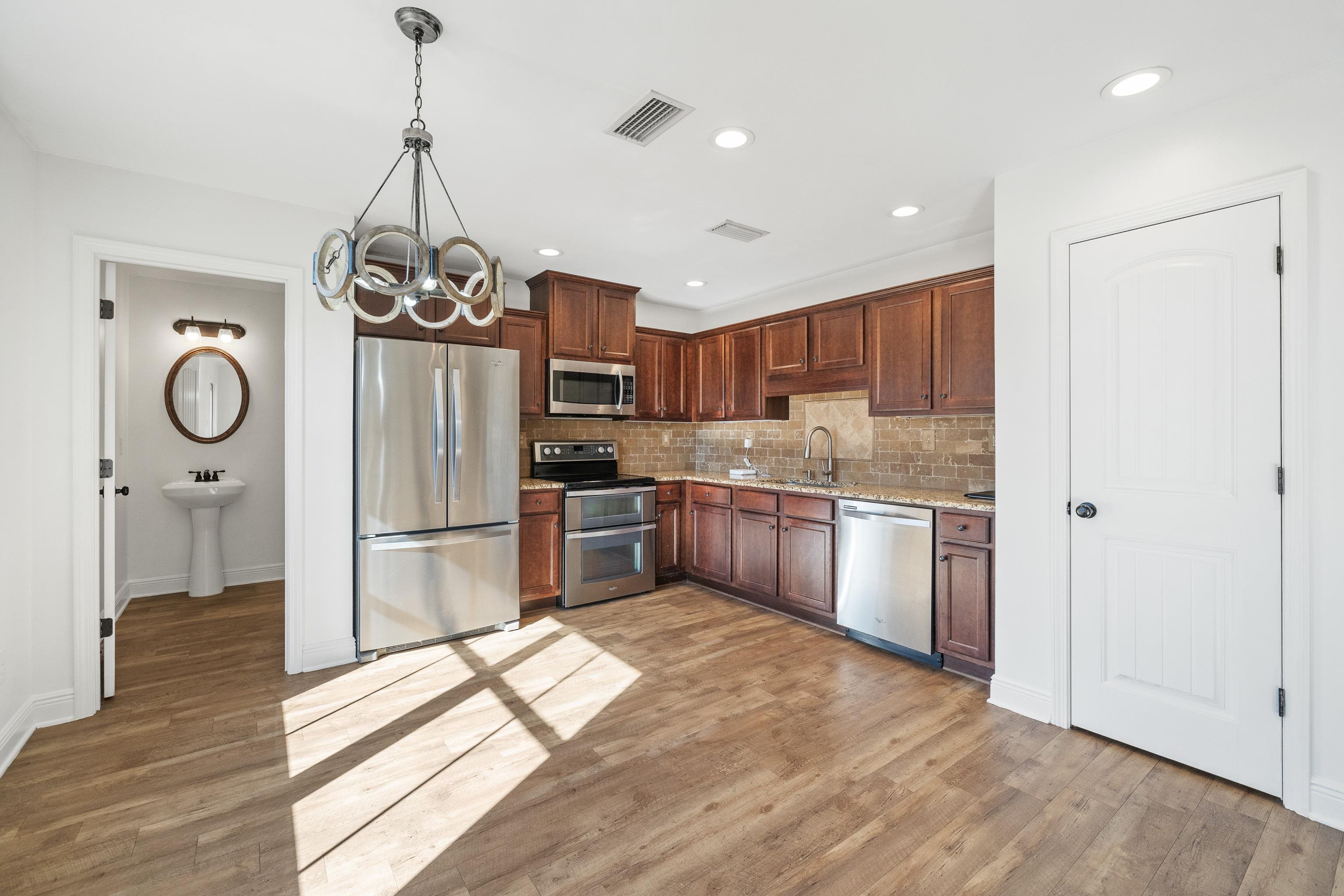 18634 Explorer Drive Loxley, AL 36551 - Photo 14 of 31 Kitchen