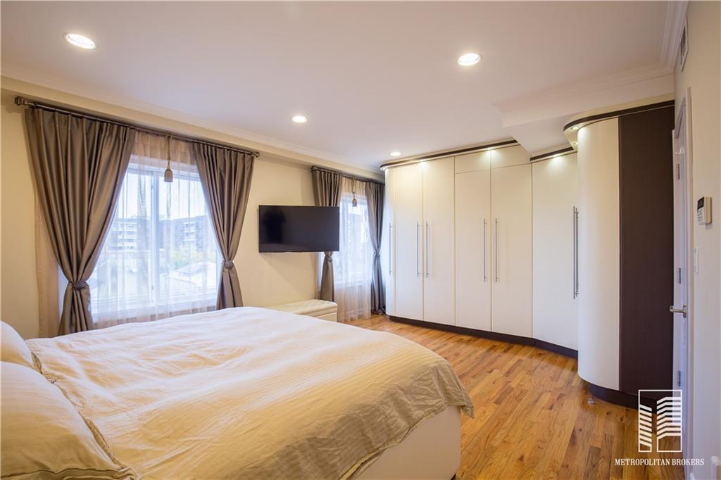 3165 Emmons Avenue, Unit PH3N Brooklyn, NY 11235 - Photo 13 of 23 Gallery Image 13
