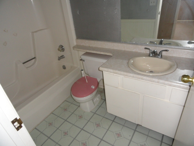 4818 West Phelps Road Glendale, AZ 85306 - Photo 6 of 11 BATHROOM