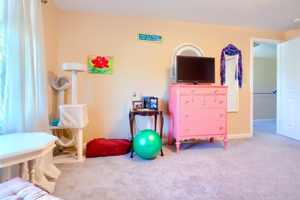 125 Shire Road, Unit 40 Leominster, MA 01453 - Photo 21 of 29 a room with toys and a table
