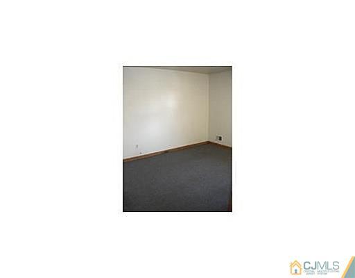 603 A Old Post Road Edison, NJ 08817 - Photo 5 of 9 a black and white room