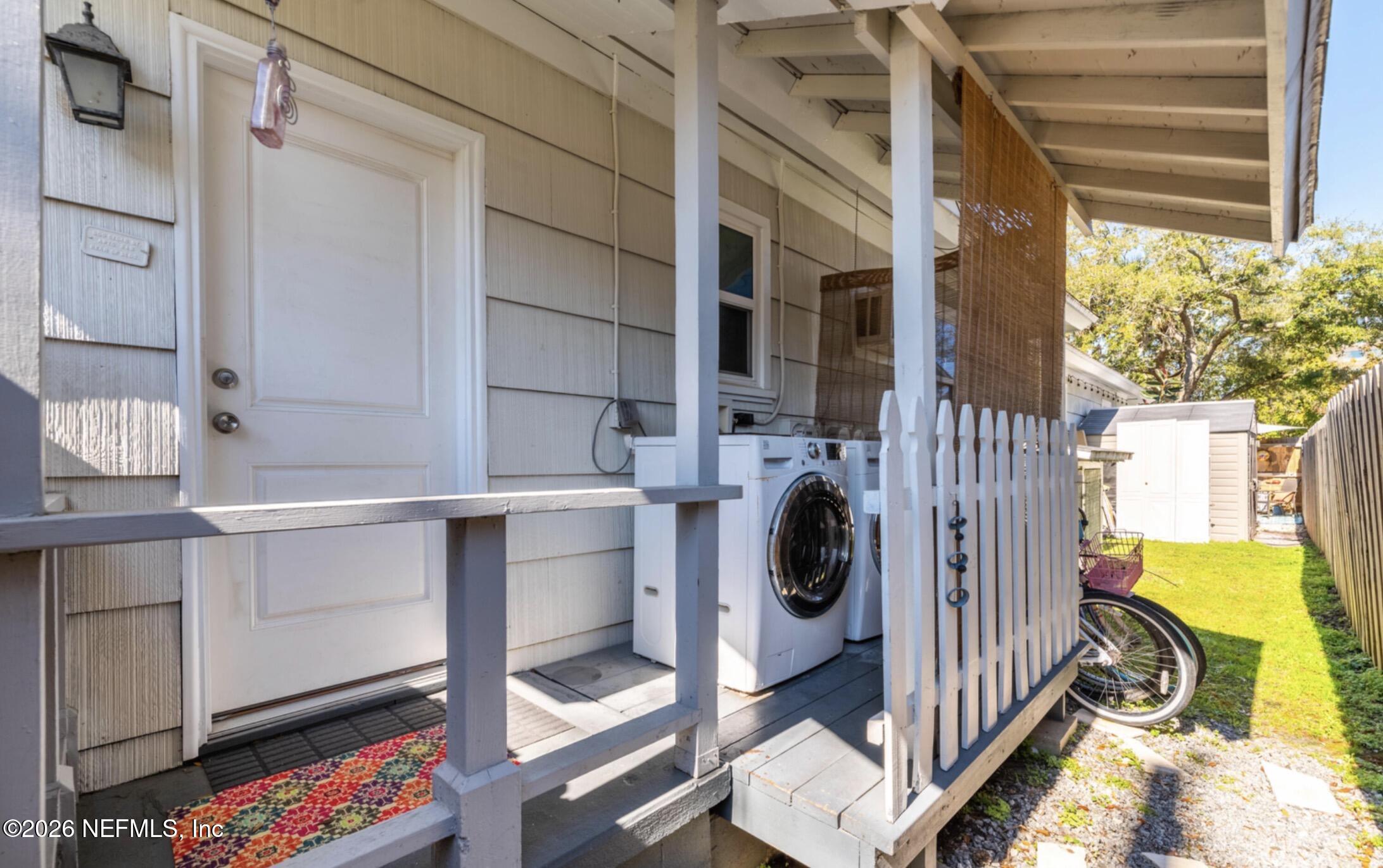 909 Cedar Street Jacksonville, FL 32207 - Photo 15 of 41 a utility room with dryer and washer