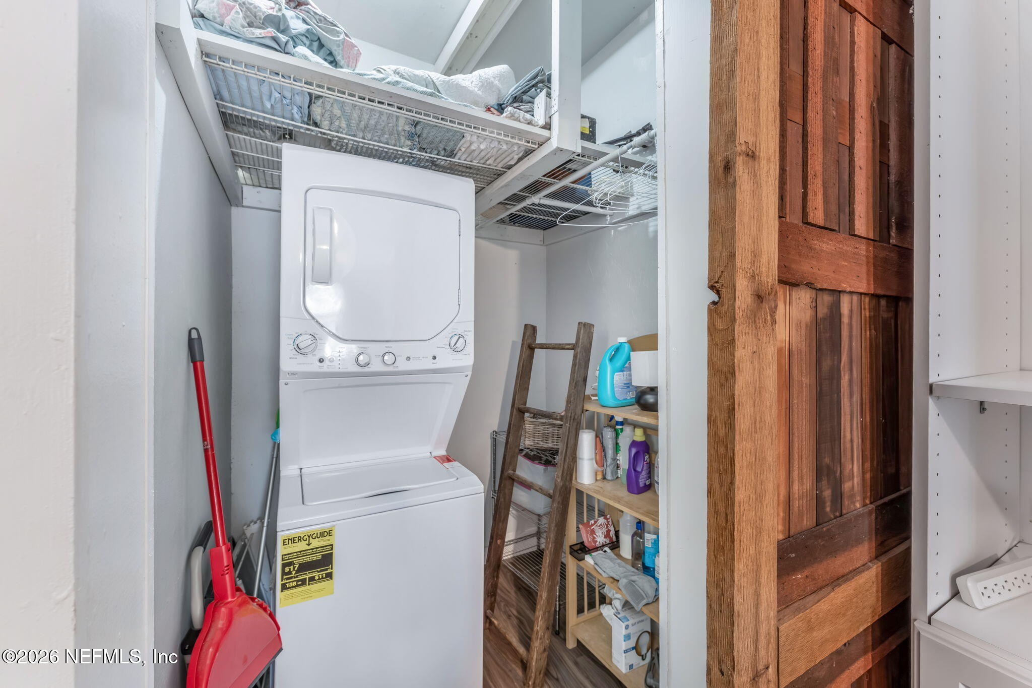 909 Cedar Street Jacksonville, FL 32207 - Photo 33 of 41 a utility room with dryer and washer