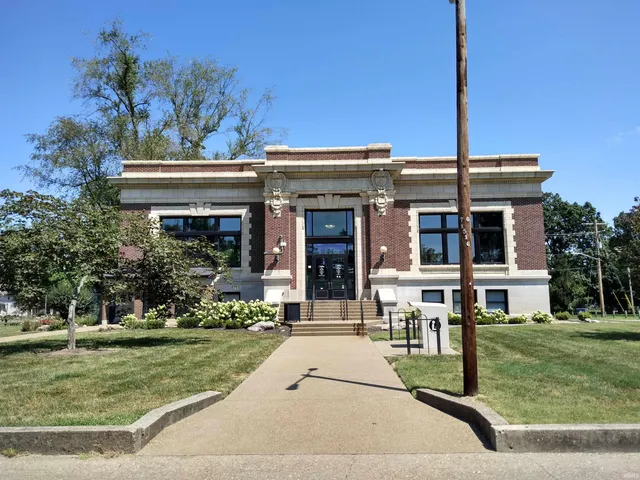 $95,000 | 823 East Chandler Avenue, Evansville, IN 47713