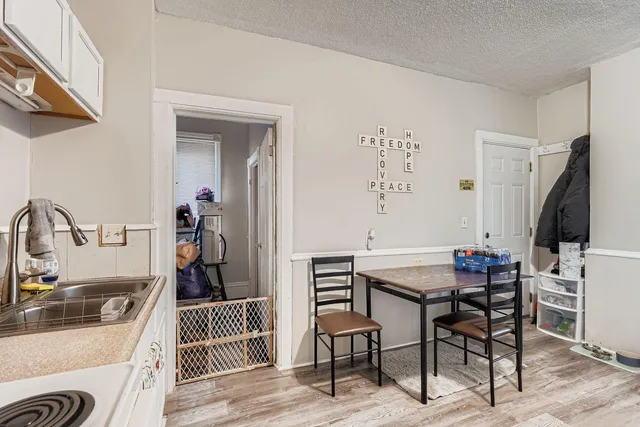 $274,900 | 849 6th Street East, St. Paul, MN 55106