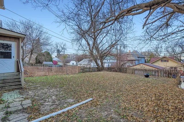 $274,900 | 849 6th Street East, St. Paul, MN 55106