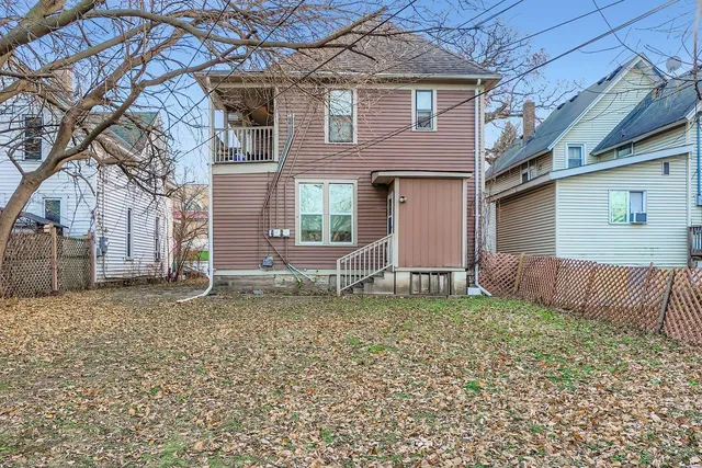 $274,900 | 849 6th Street East, St. Paul, MN 55106