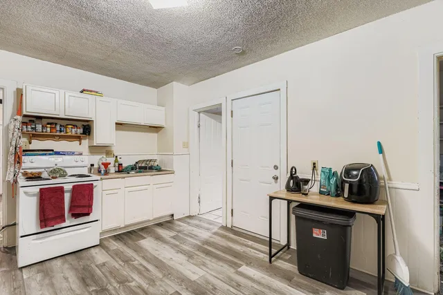 $274,900 | 849 6th Street East, St. Paul, MN 55106