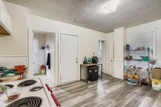 $274,900 | 849 6th Street East, St. Paul, MN 55106