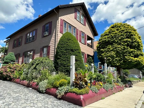$1,995 | 8 Hersey Street, Unit 3, Salem, MA 01970
