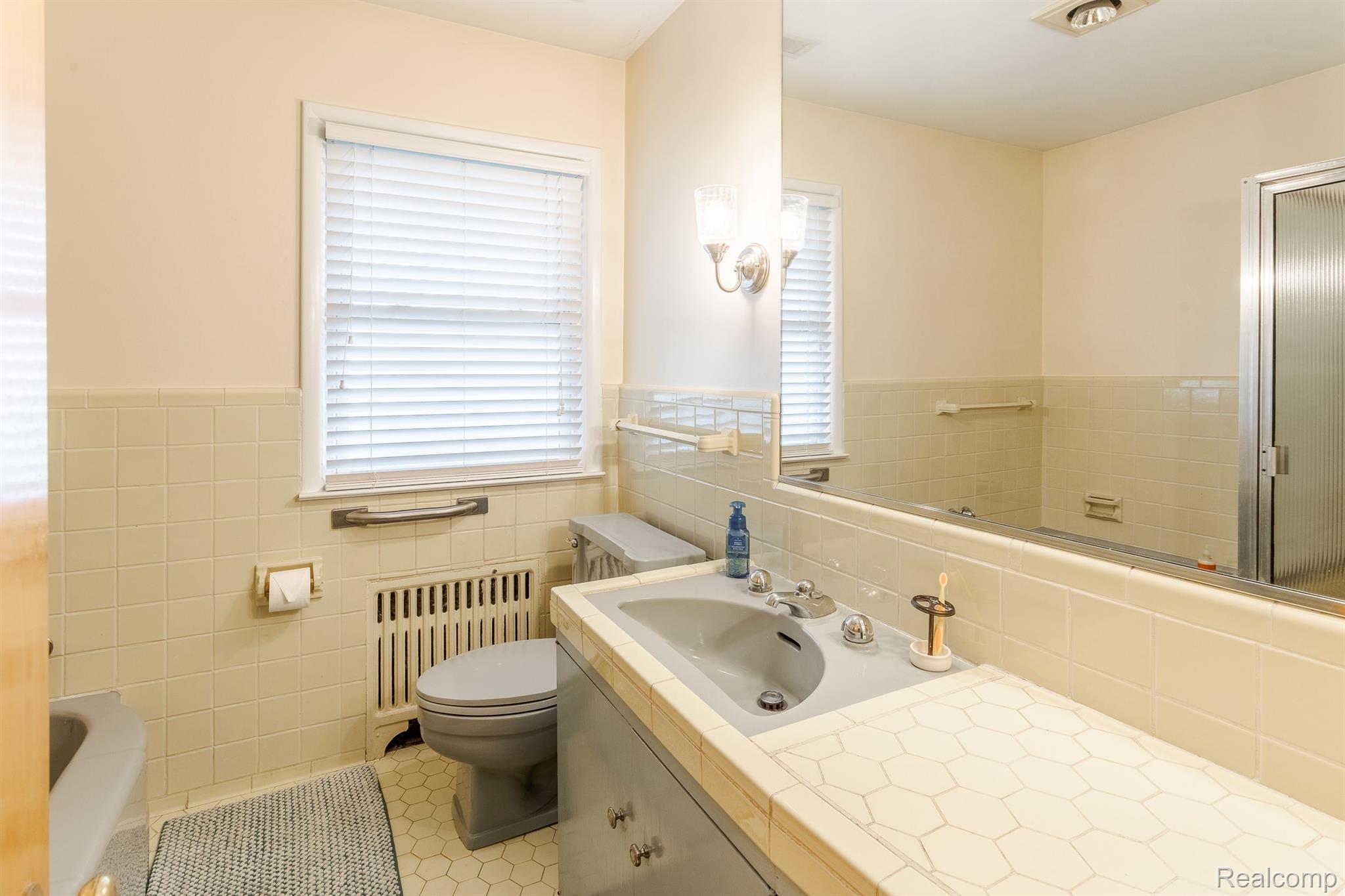 26090 Pleasant Valley Road Farmington, MI 48331 - Photo 25 of 44 Gallery Image 25