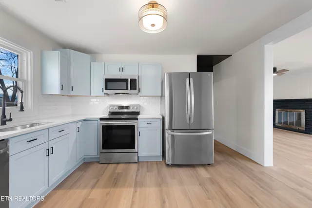 $358,500 | 704 West Emory Road, Powell, TN 37849