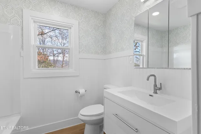 $358,500 | 704 West Emory Road, Powell, TN 37849