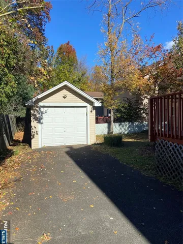 $2,600 | 49 Carnation Street, Bergenfield, NJ 07621