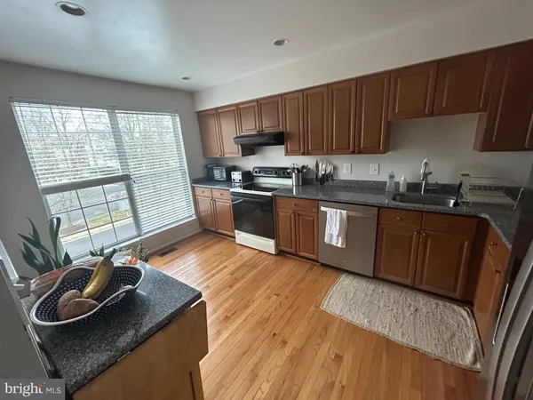 $3,200 | 5833 Pin Oak Commons Court, Burke, VA 22015