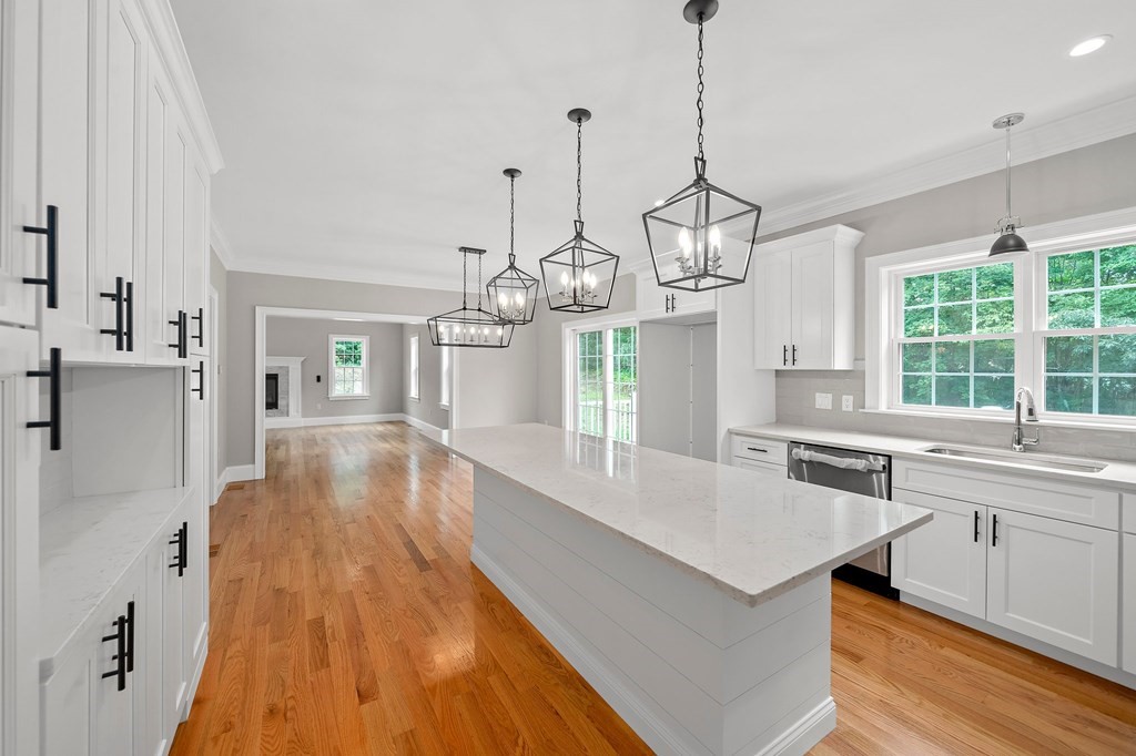 348 Center Street Hanover, MA 02339 - Photo 5 of 23 Gallery Image 5