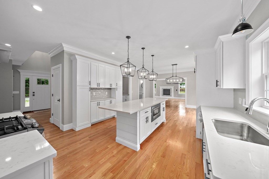 348 Center Street Hanover, MA 02339 - Photo 9 of 23 Gallery Image 9