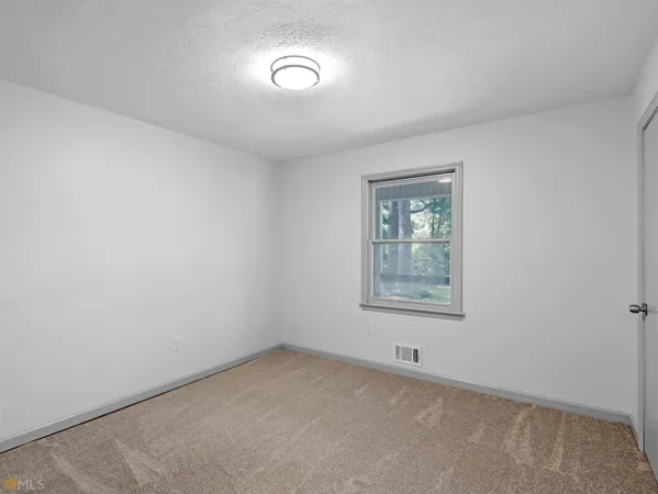 $1,700 | 1999 Hampton Locust Grove Road, Locust Grove, GA 30248