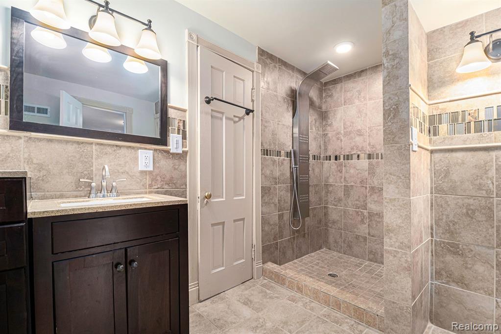 19465 Canterbury Road Detroit, MI 48221 - Photo 27 of 34
