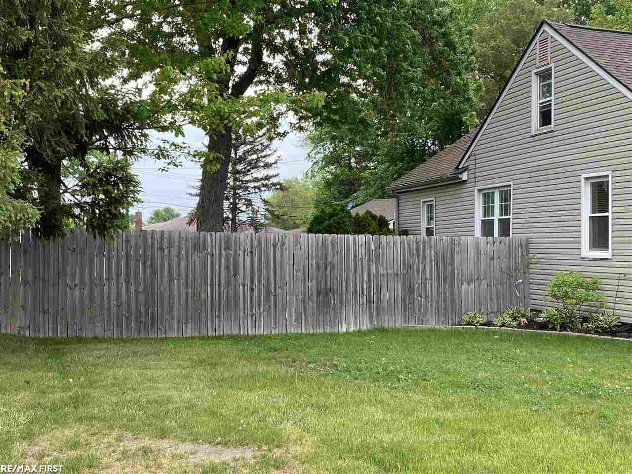 30056 Schoenherr Road Warren, MI 48088 - Photo 3 of 41