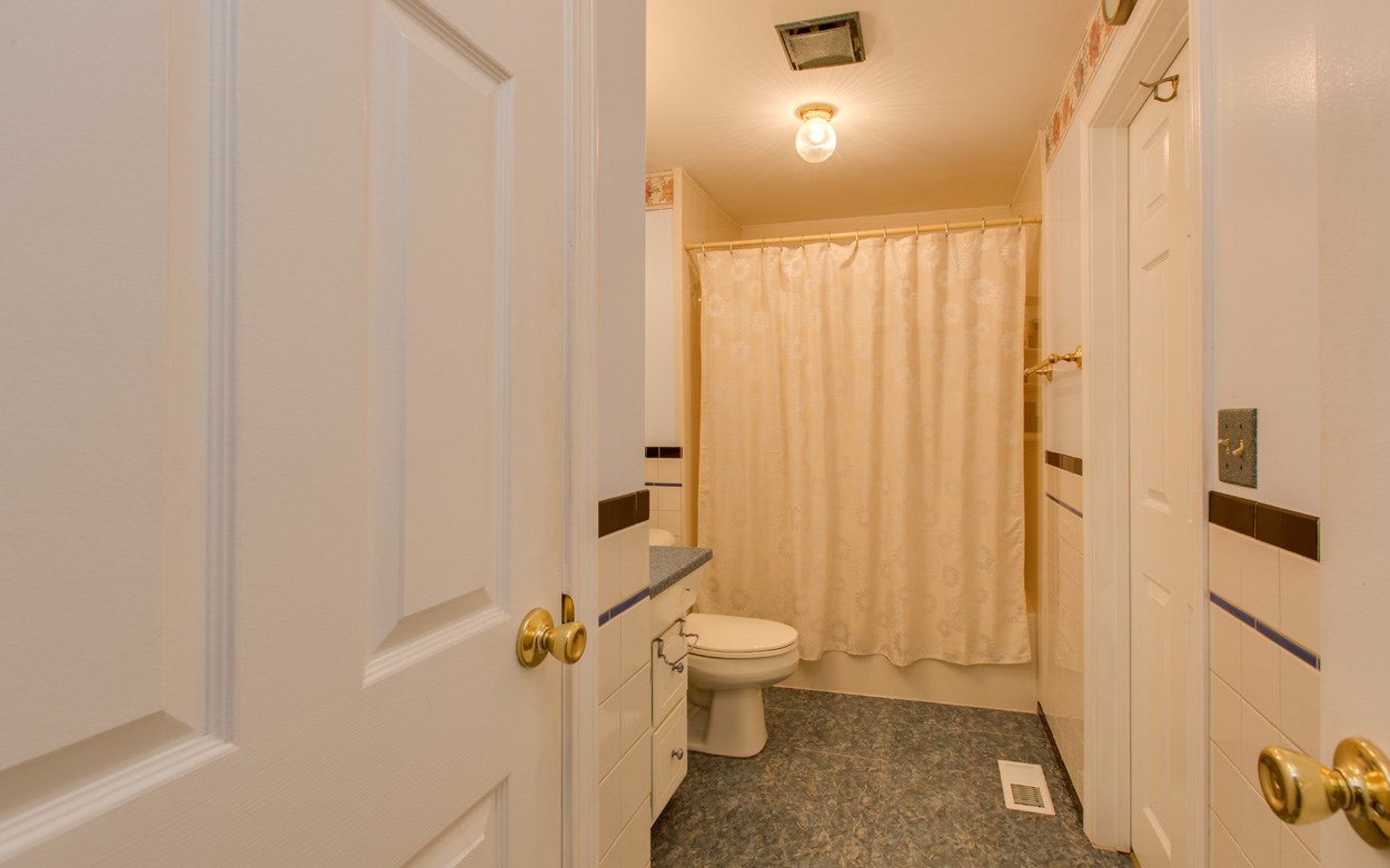 12 Perley Road, Unit 8 Derry, NH 03038 - Photo 19 of 35