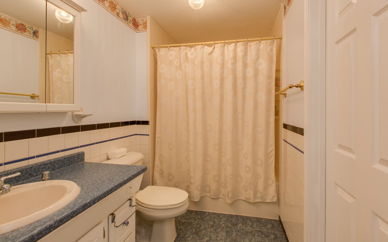 12 Perley Road, Unit 8 Derry, NH 03038 - Photo 20 of 35