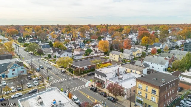 a picture of a wall with a white wall