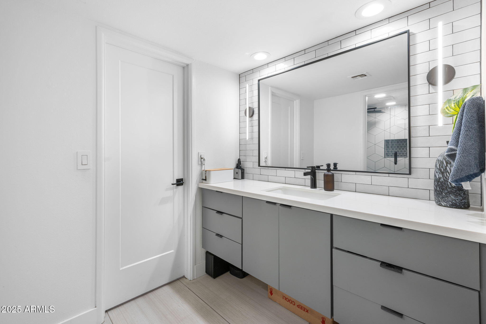5122 North 31st Way, Unit 213 Phoenix, AZ 85016 - Photo 21 of 38 Primary Bathroom