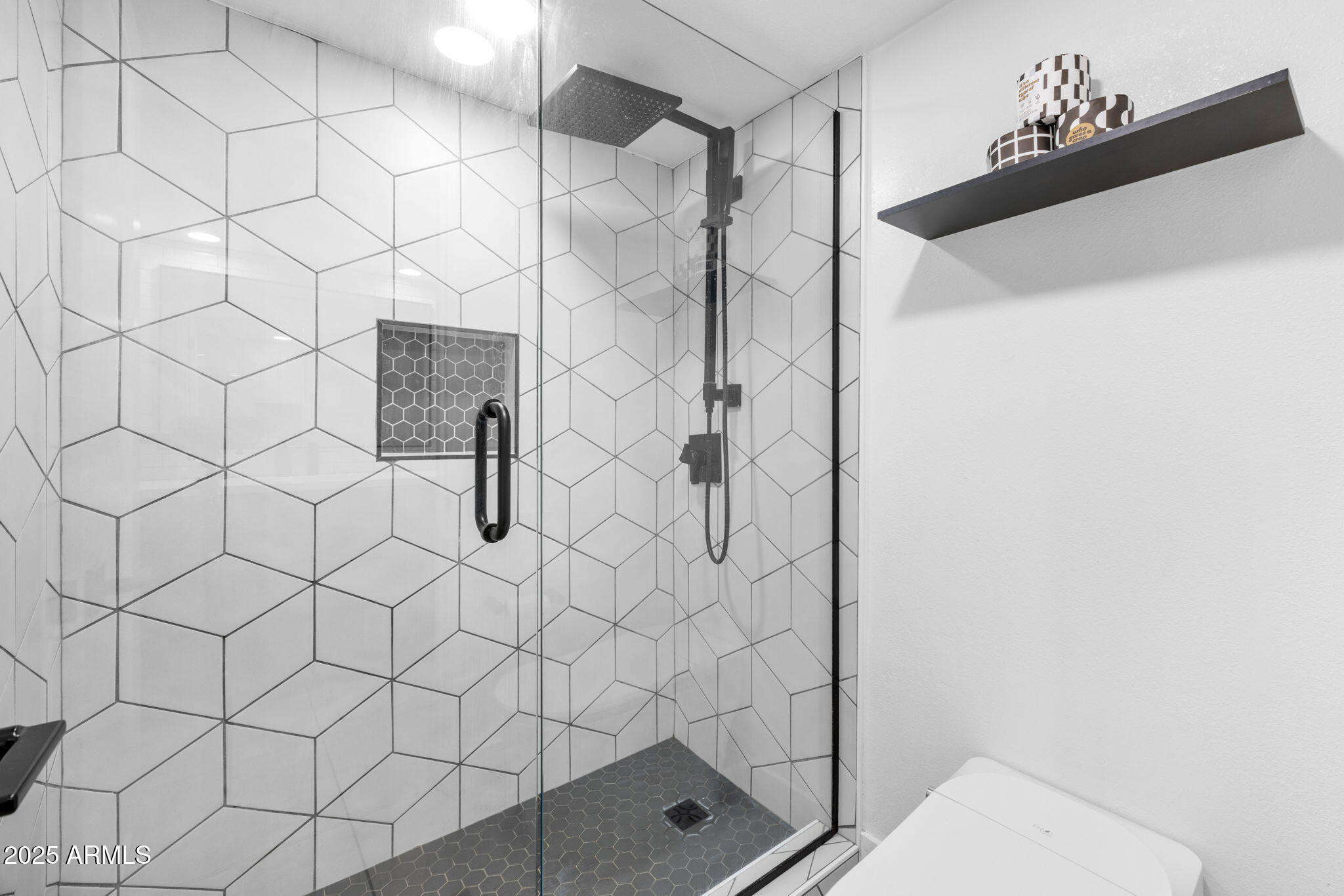 5122 North 31st Way, Unit 213 Phoenix, AZ 85016 - Photo 22 of 38 Primary Bathroom