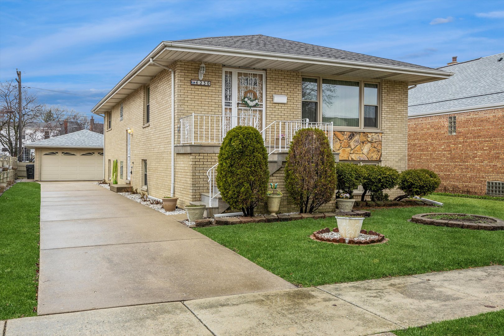 4230 Prairie Avenue Brookfield, IL 60513 - Photo 1 of 39