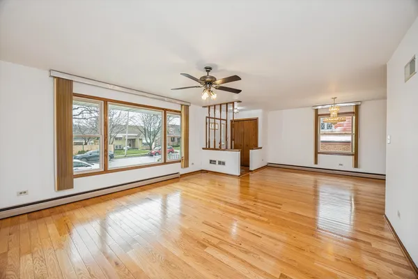 $499,900 | 4230 Prairie Avenue, Brookfield, IL 60513