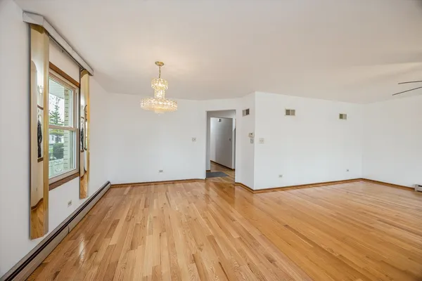 $499,900 | 4230 Prairie Avenue, Brookfield, IL 60513