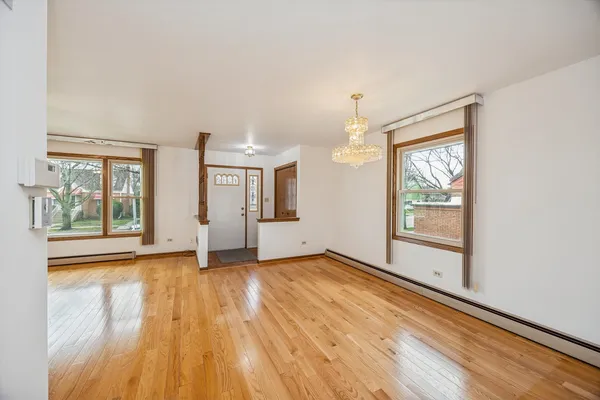 $499,900 | 4230 Prairie Avenue, Brookfield, IL 60513