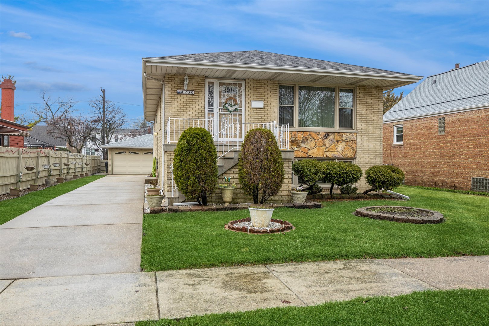 4230 Prairie Avenue Brookfield, IL 60513 - Photo 2 of 39