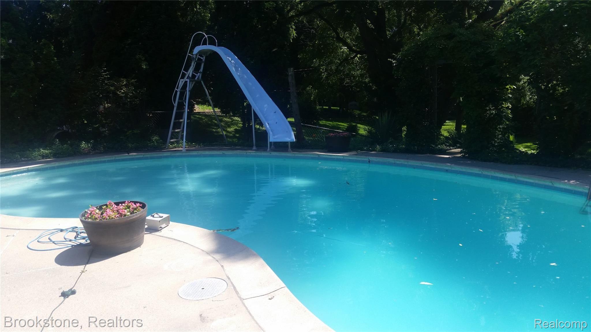 16441 Riverside Drive Livonia, MI 48154 - Photo 21 of 22 20190720_154006.jpg