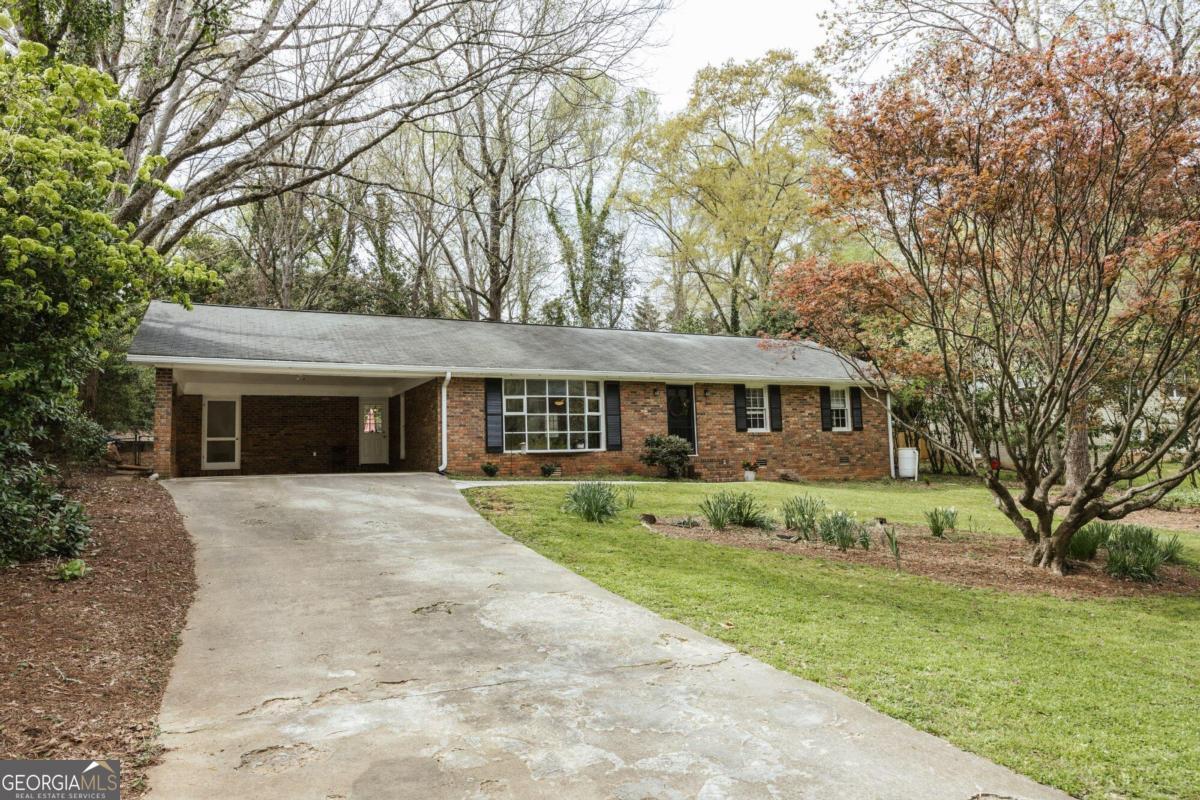 221 Cherokee Ridge Athens, GA 30606 - Photo 1 of 1 front view of a house with a yard