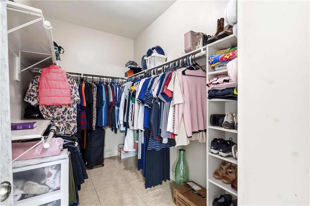 22602 Rio Rancho Road Harlingen, TX 78552 - Photo 15 of 26 a view of walk in closet with clothes and shoes