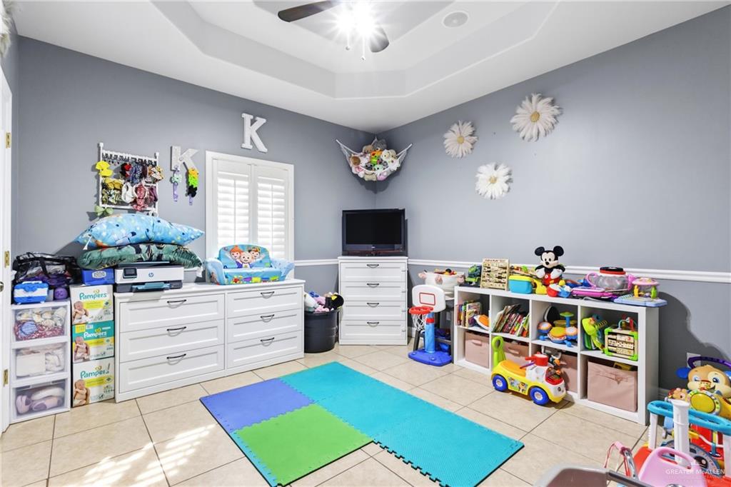 22602 Rio Rancho Road Harlingen, TX 78552 - Photo 10 of 26 a view of a workspace with toys