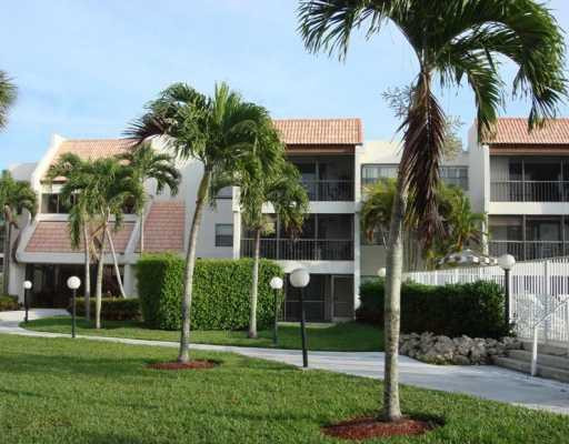 301 Racquet Club Road, Unit 110 Weston, FL 33326 - Photo 3 of 4 Exterior Front