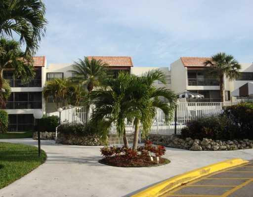 301 Racquet Club Road, Unit 110 Weston, FL 33326 - Photo 4 of 4 Exterior Front