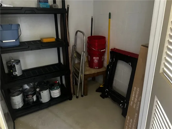 $1,300 | 15 Vista Gdns Trail, Unit 104, Vero Beach, FL 32962