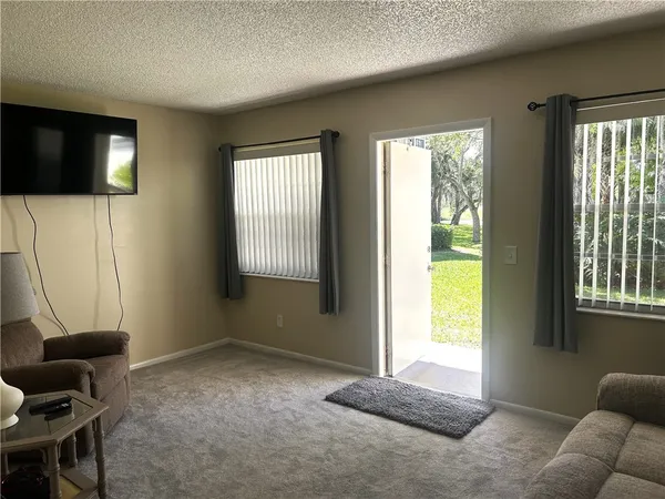 $1,300 | 15 Vista Gdns Trail, Unit 104, Vero Beach, FL 32962