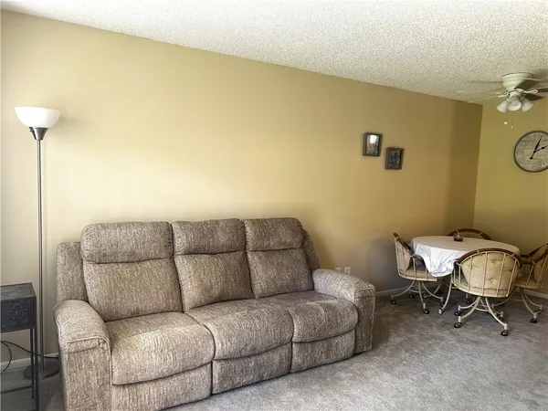 $1,300 | 15 Vista Gdns Trail, Unit 104, Vero Beach, FL 32962
