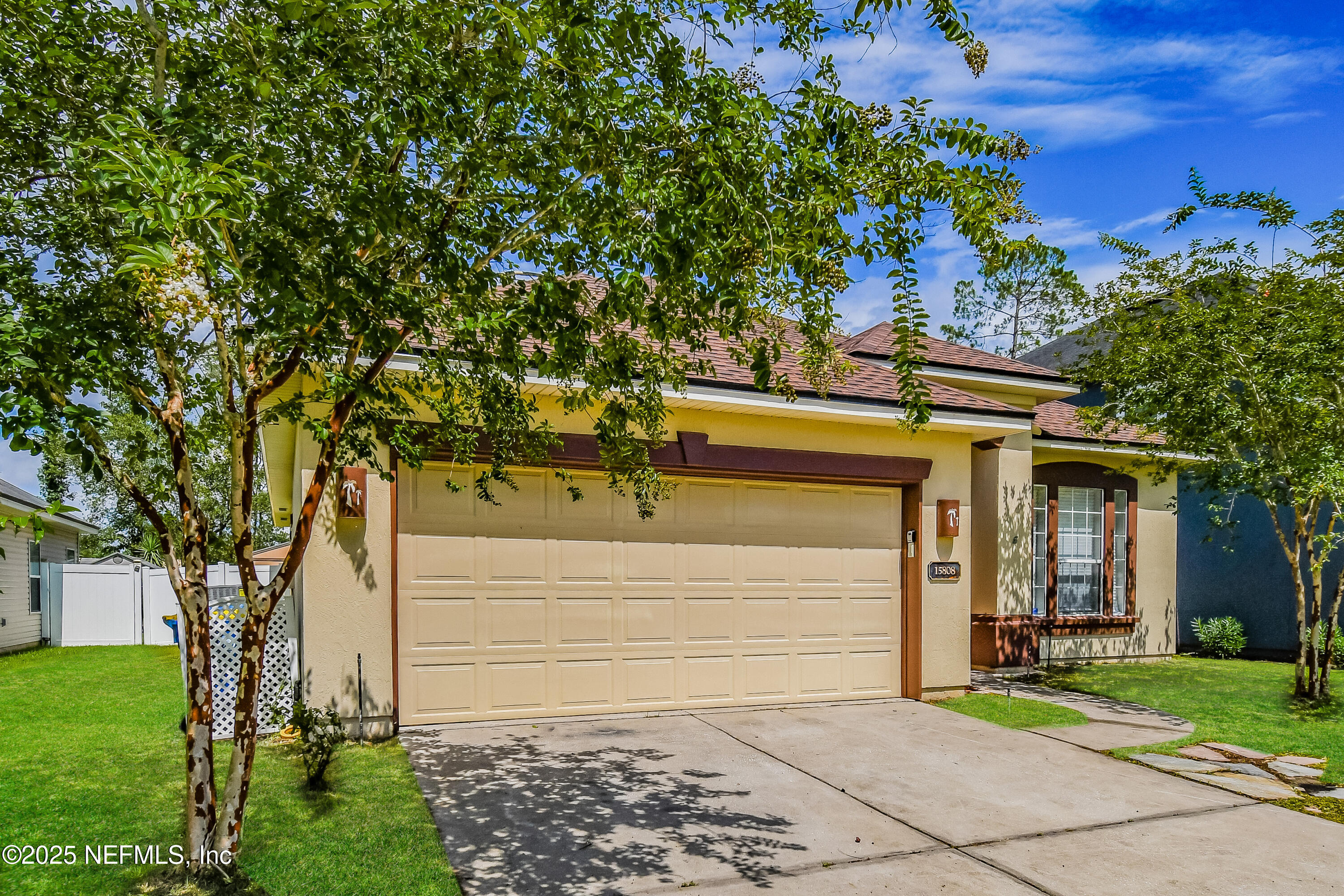 15808 Spotted Saddle Circle Jacksonville, FL 32218 - Photo 3 of 18 a front view of a house with a garden