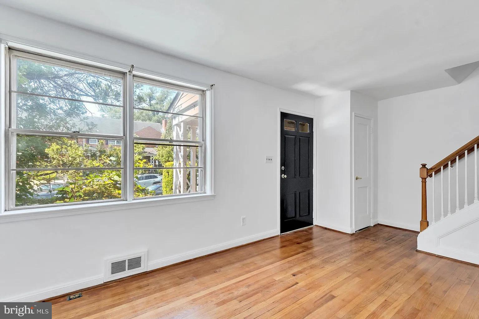 1804 Winford Road Baltimore, MD 21239 - Photo 10 of 17 Bright entryway with natural light.