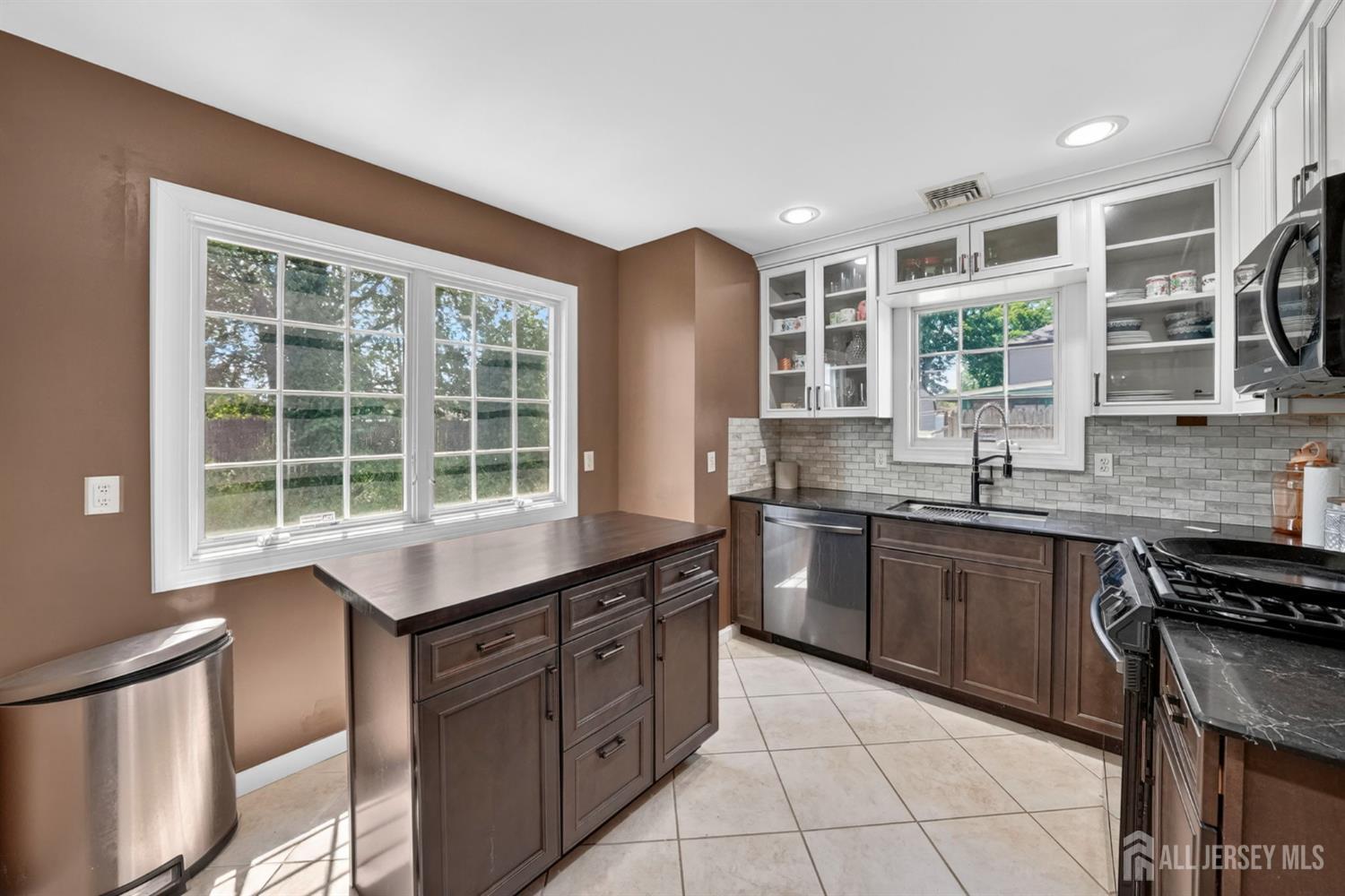 30 Rosewood Road Edison, NJ 08817 - Photo 3 of 33