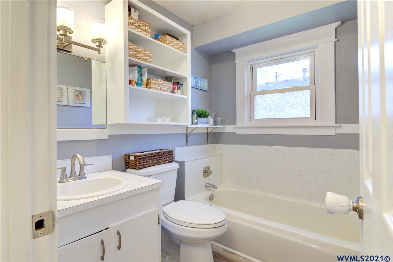 525 Southwest Cherry Street Dallas, OR 97338 - Photo 14 of 25