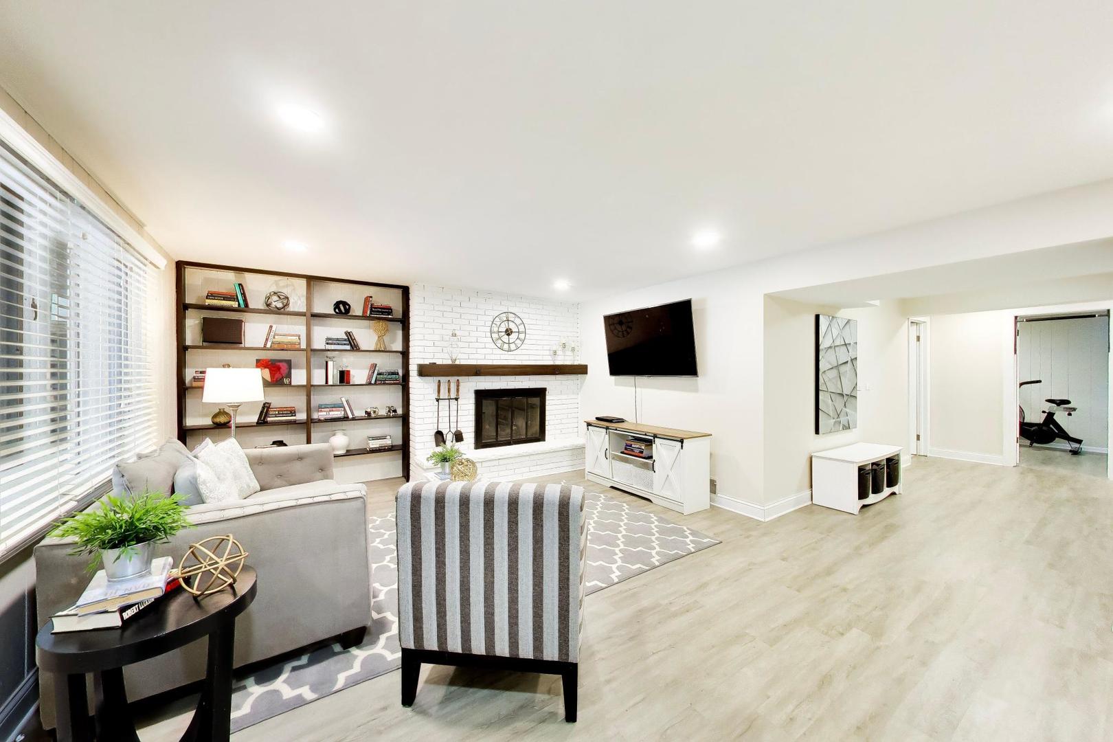 1402 Waukegan Road Northbrook, IL 60062 - Photo 23 of 32 Gallery Image 23