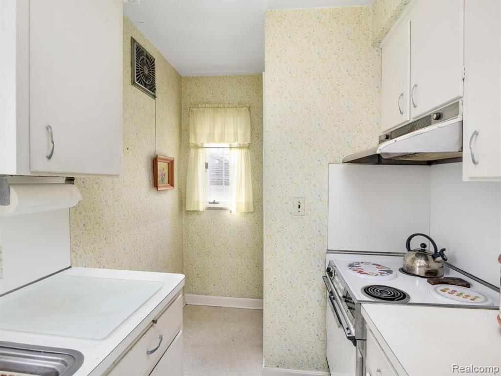 51 Vernier Road Grosse Pointe Shores, MI 48236 - Photo 8 of 28