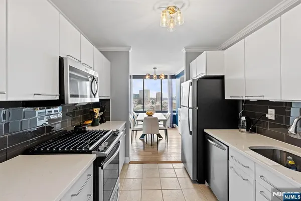 $3,950 | 9060 Palisade Avenue, Unit 1026, North Bergen, NJ 07047